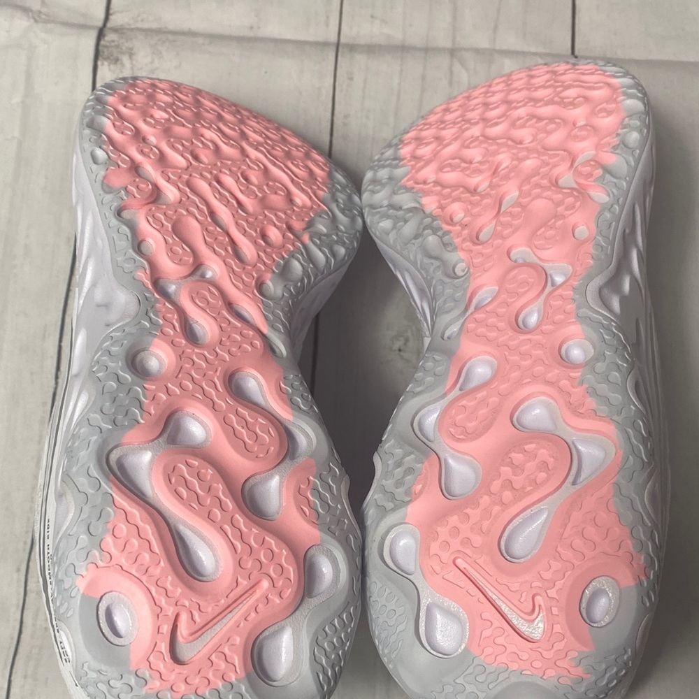 Nike Renew Women’s Running Shoes White/Silver with Pink Sole Size 8.5 NWOT - Picture 6 of 11